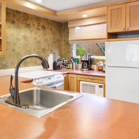 Lotus Suite, 1 Bedroom, Sleeps 4, Pool & Bbq, Pre-Renovation Summer Sale 基黑 外观 照片