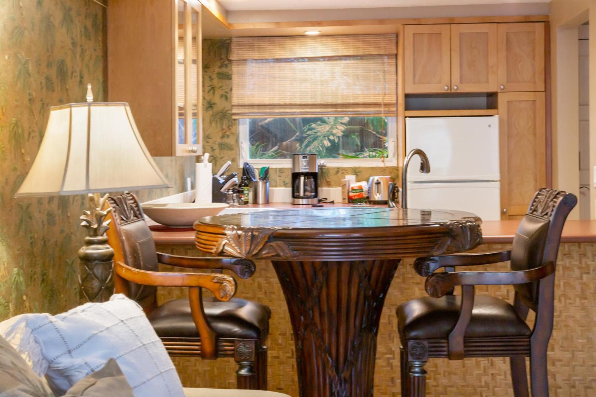 Lotus Suite, 1 Bedroom, Sleeps 4, Pool & Bbq, Pre-Renovation Summer Sale 基黑 外观 照片